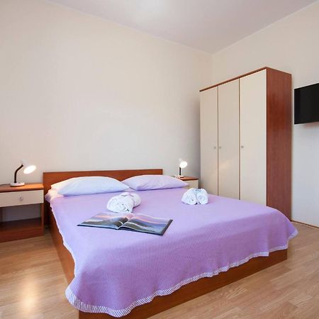 Family Apartments & Rooms Mikelin Primošten Екстериор снимка