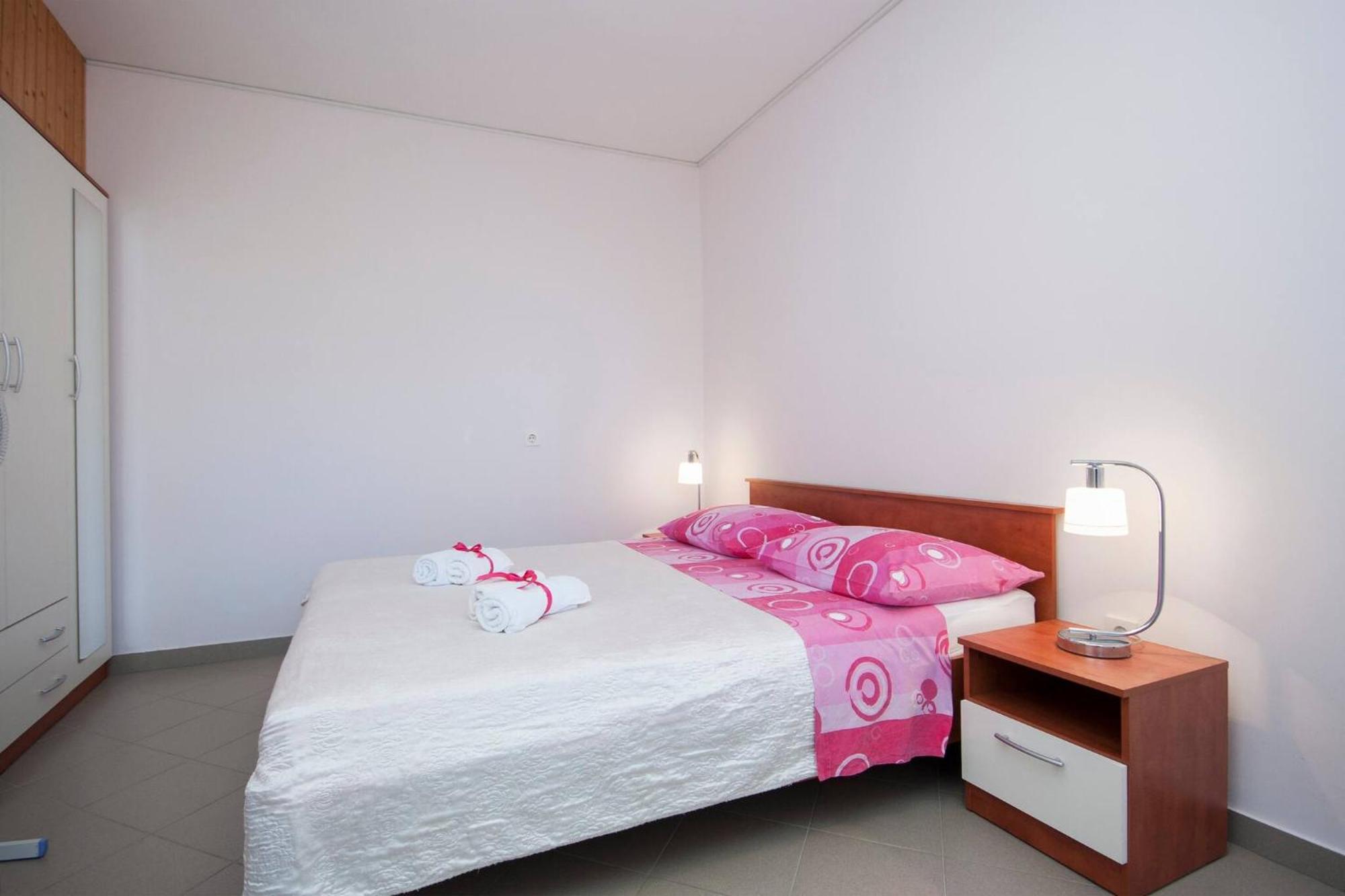 Family Apartments & Rooms Mikelin Primošten Екстериор снимка