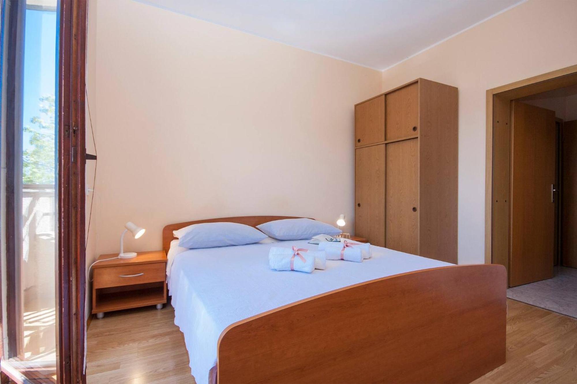 Family Apartments & Rooms Mikelin Primošten Екстериор снимка