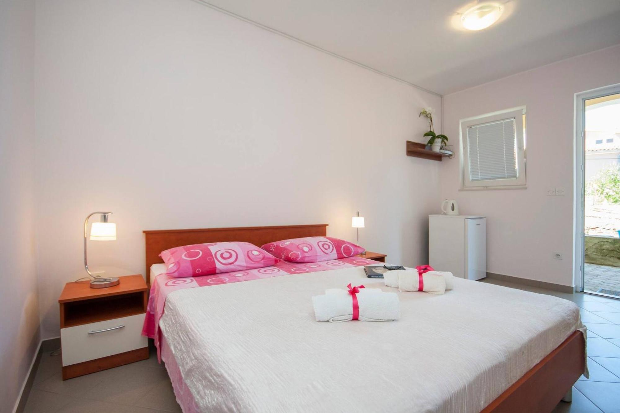 Family Apartments & Rooms Mikelin Primošten Екстериор снимка
