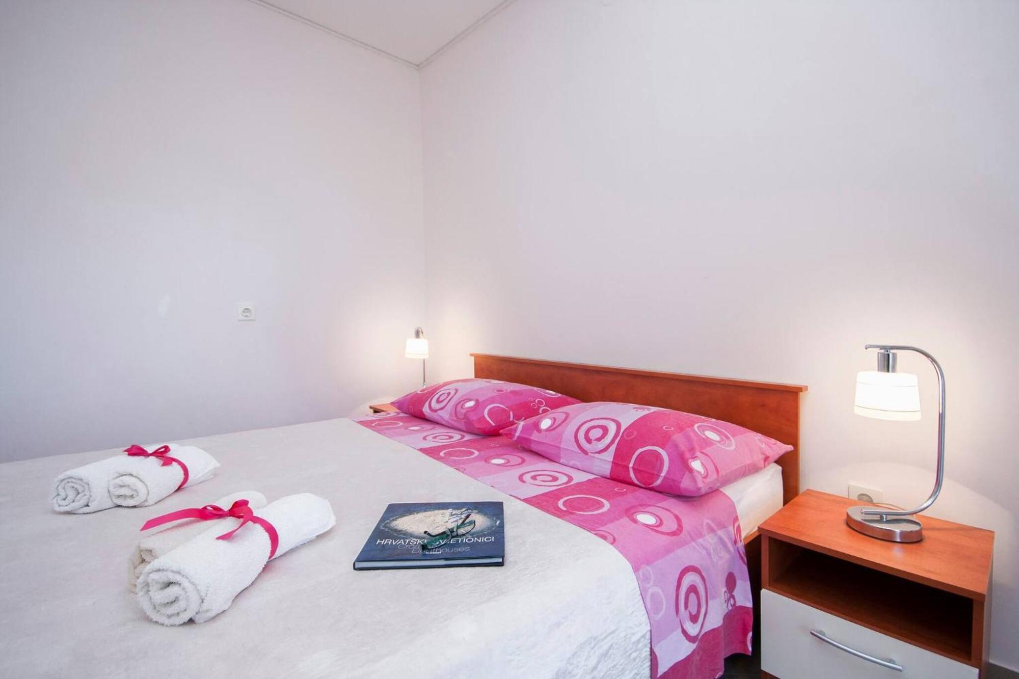 Family Apartments & Rooms Mikelin Primošten Екстериор снимка