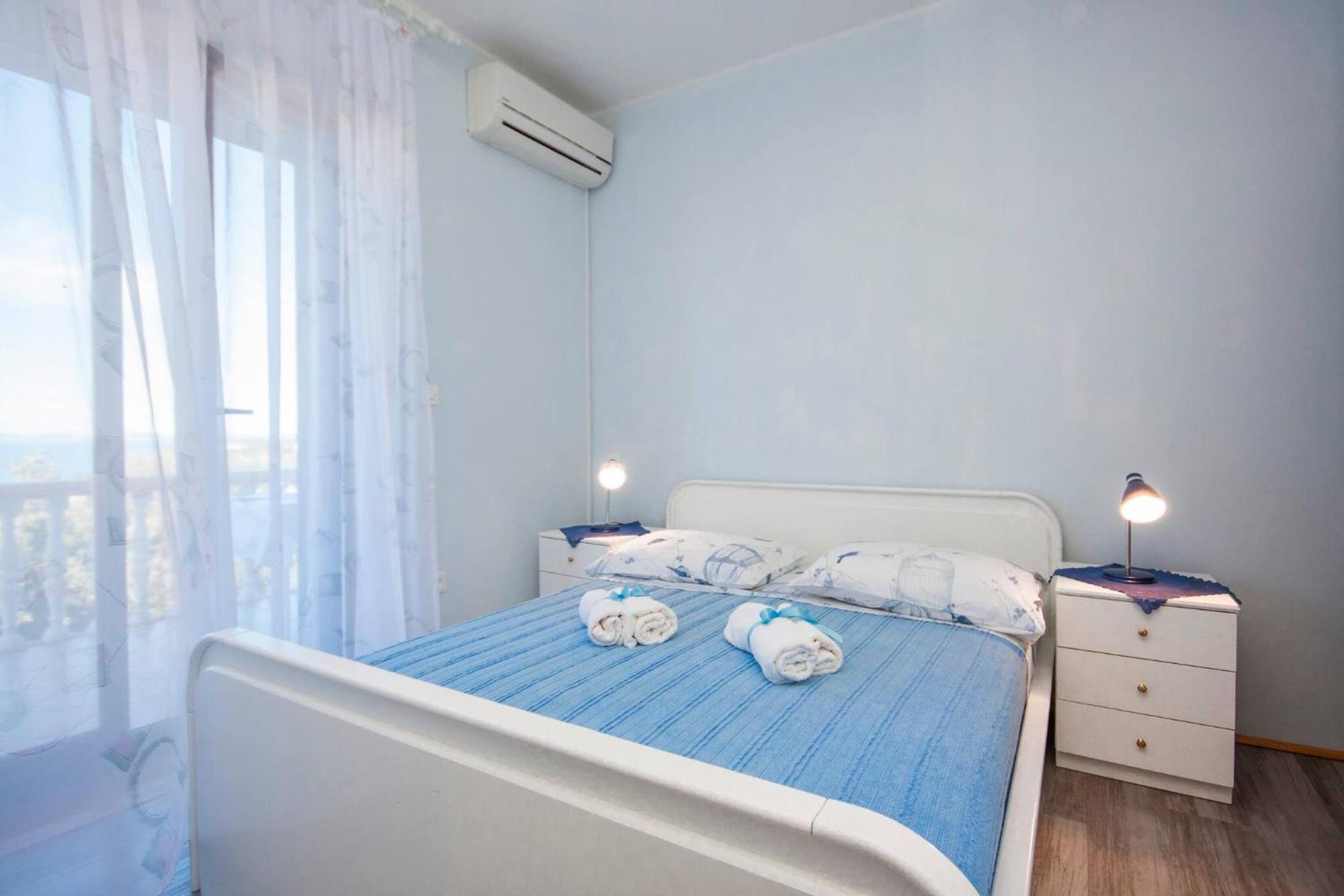 Family Apartments & Rooms Mikelin Primošten Екстериор снимка