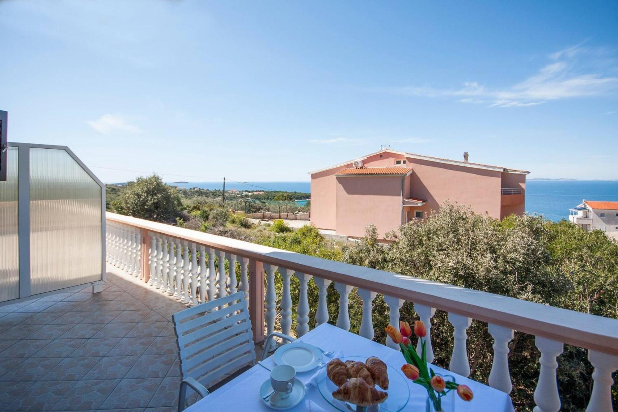 Family Apartments & Rooms Mikelin Primošten Екстериор снимка