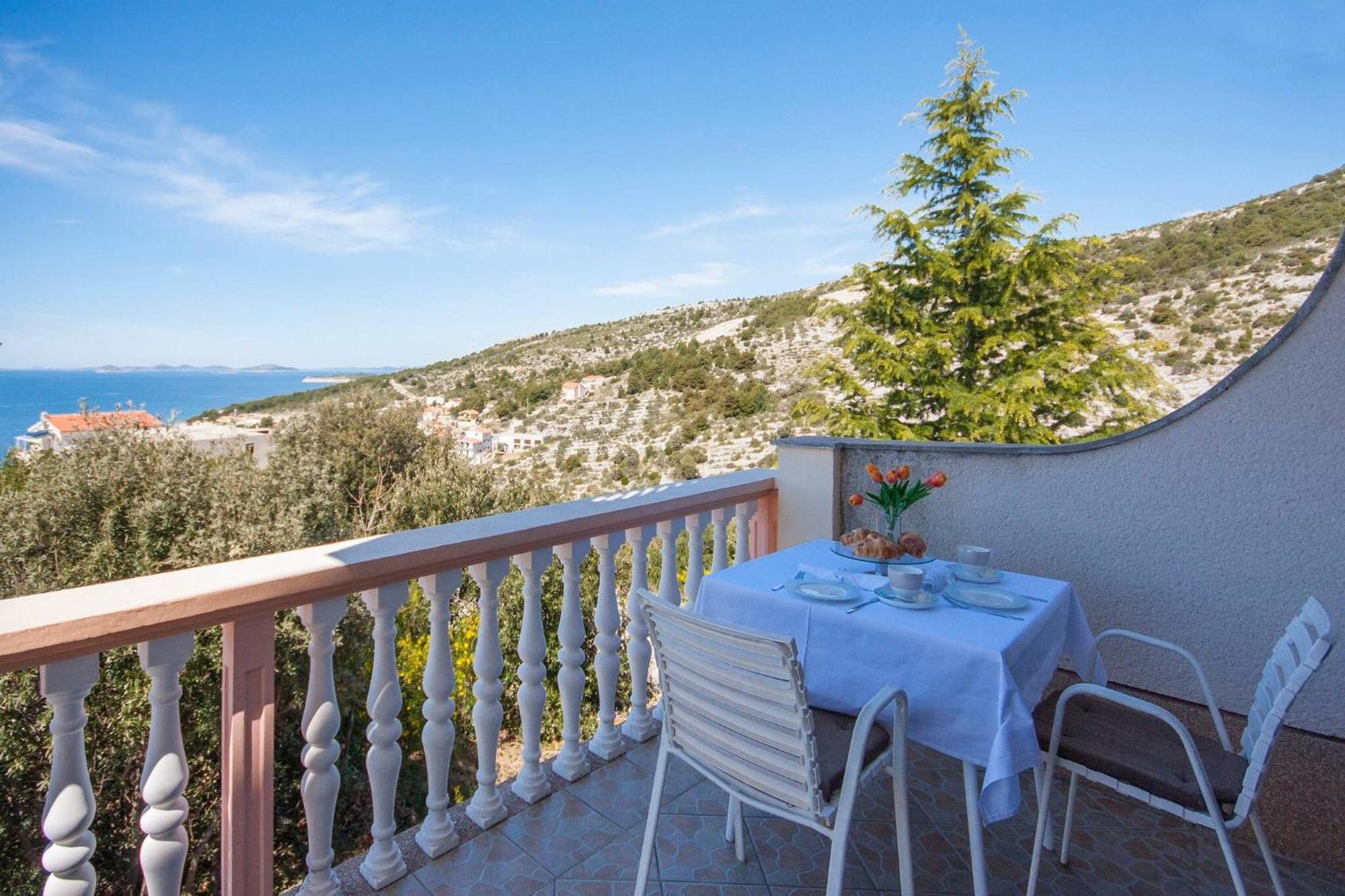 Family Apartments & Rooms Mikelin Primošten Екстериор снимка