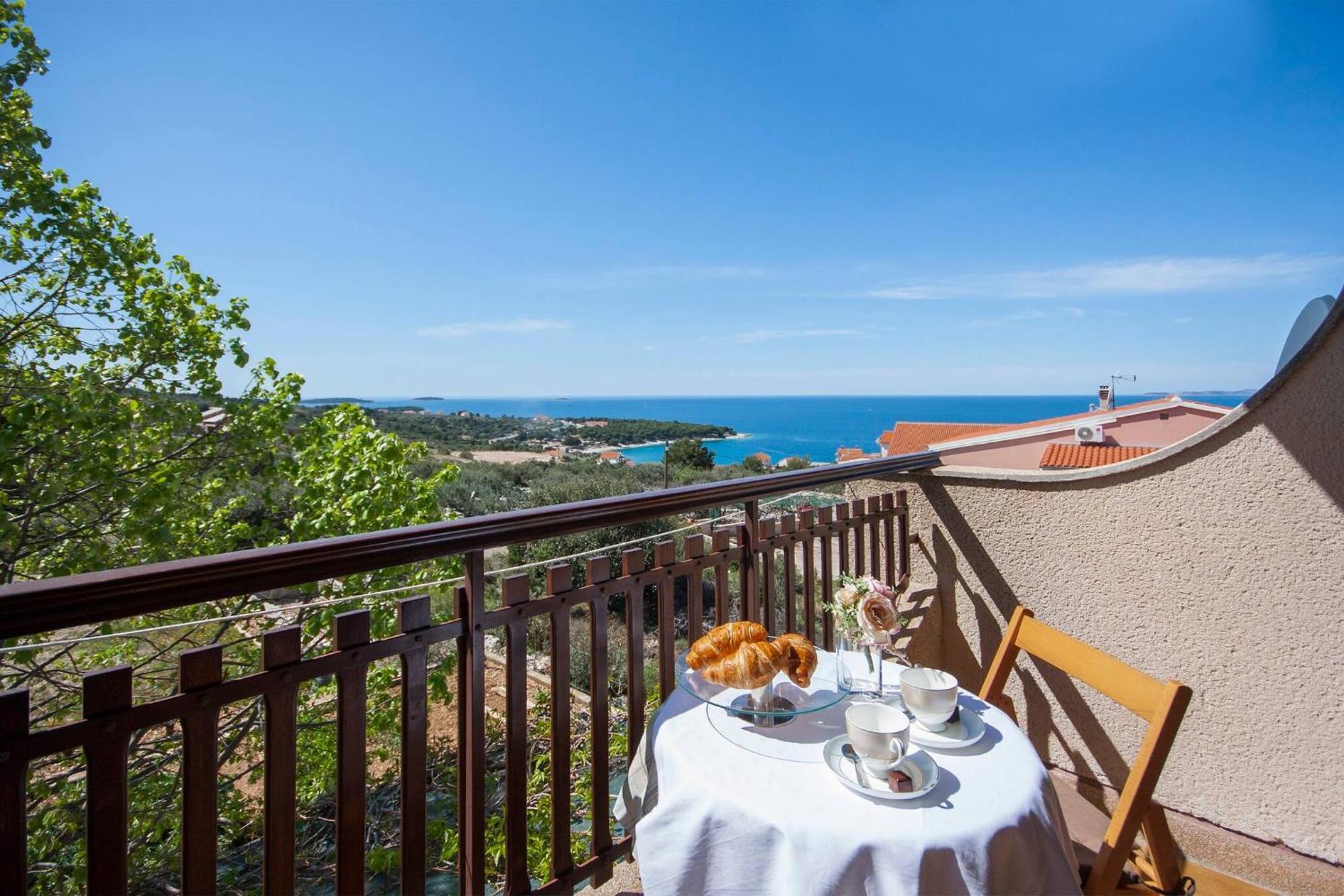 Family Apartments & Rooms Mikelin Primošten Екстериор снимка