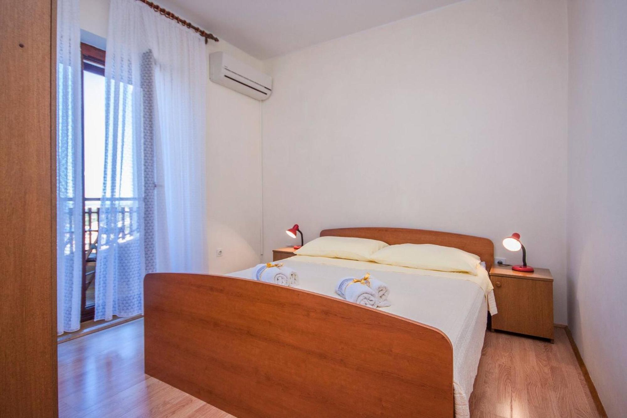 Family Apartments & Rooms Mikelin Primošten Екстериор снимка