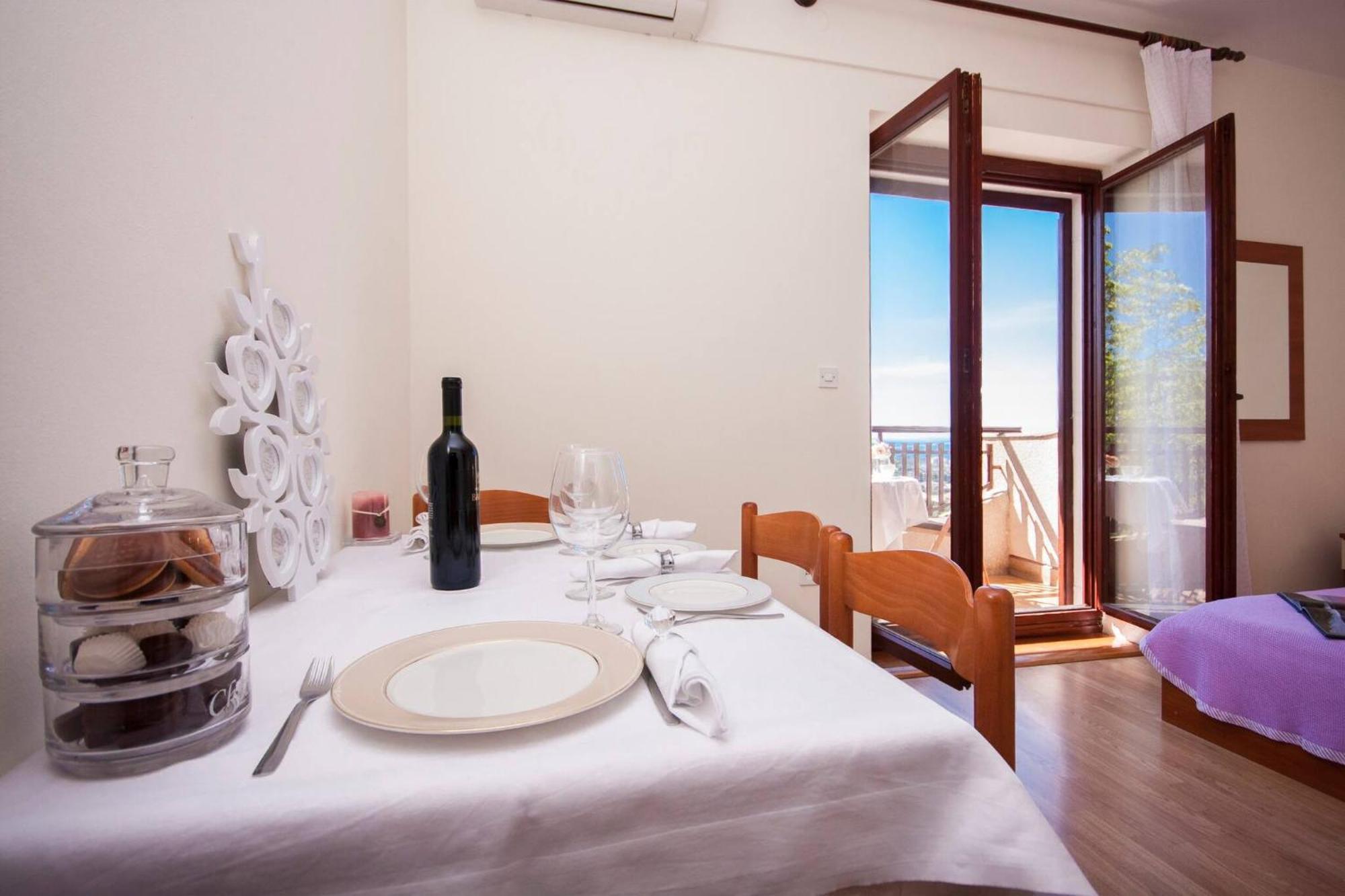 Family Apartments & Rooms Mikelin Primošten Екстериор снимка