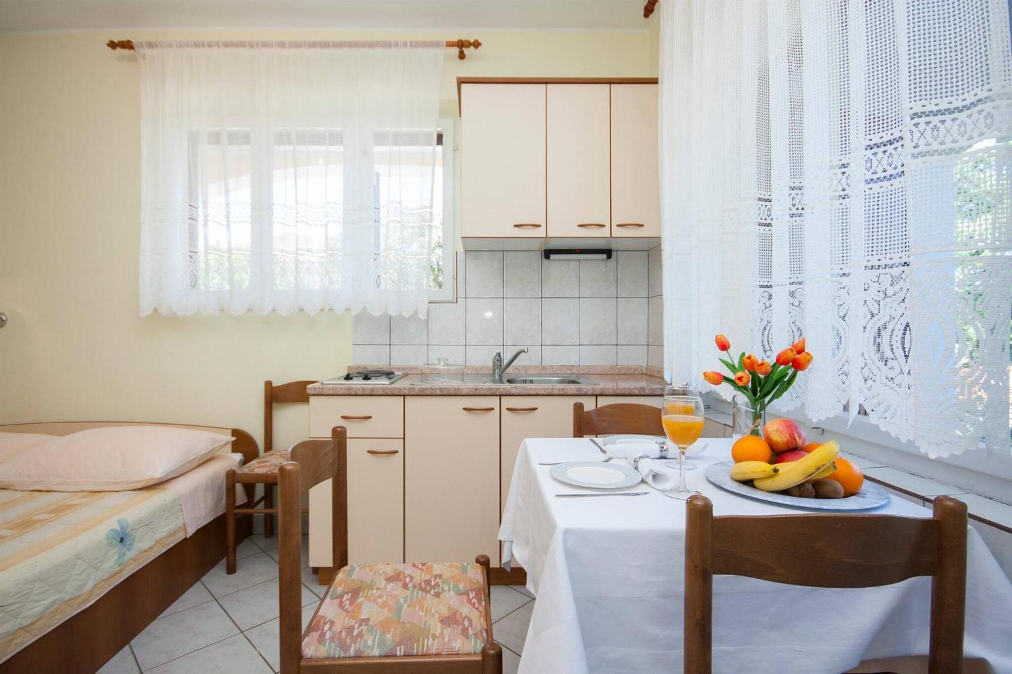 Family Apartments & Rooms Mikelin Primošten Екстериор снимка